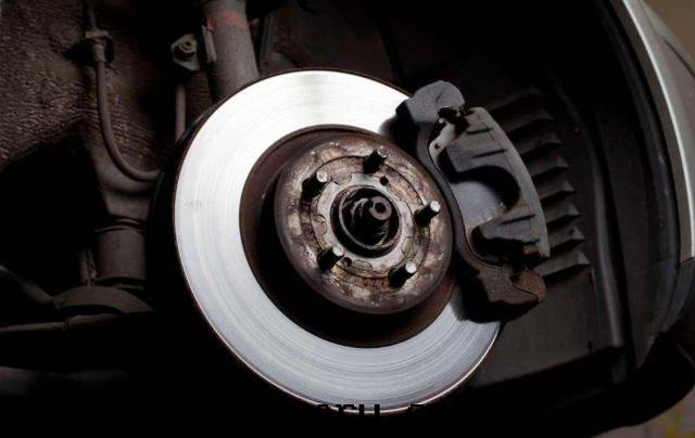 刹車盤多(duō)久需要更(gèng)换,老(lǎo)司機(jī)經(jīng)验(yàn)不(bù)靠譜