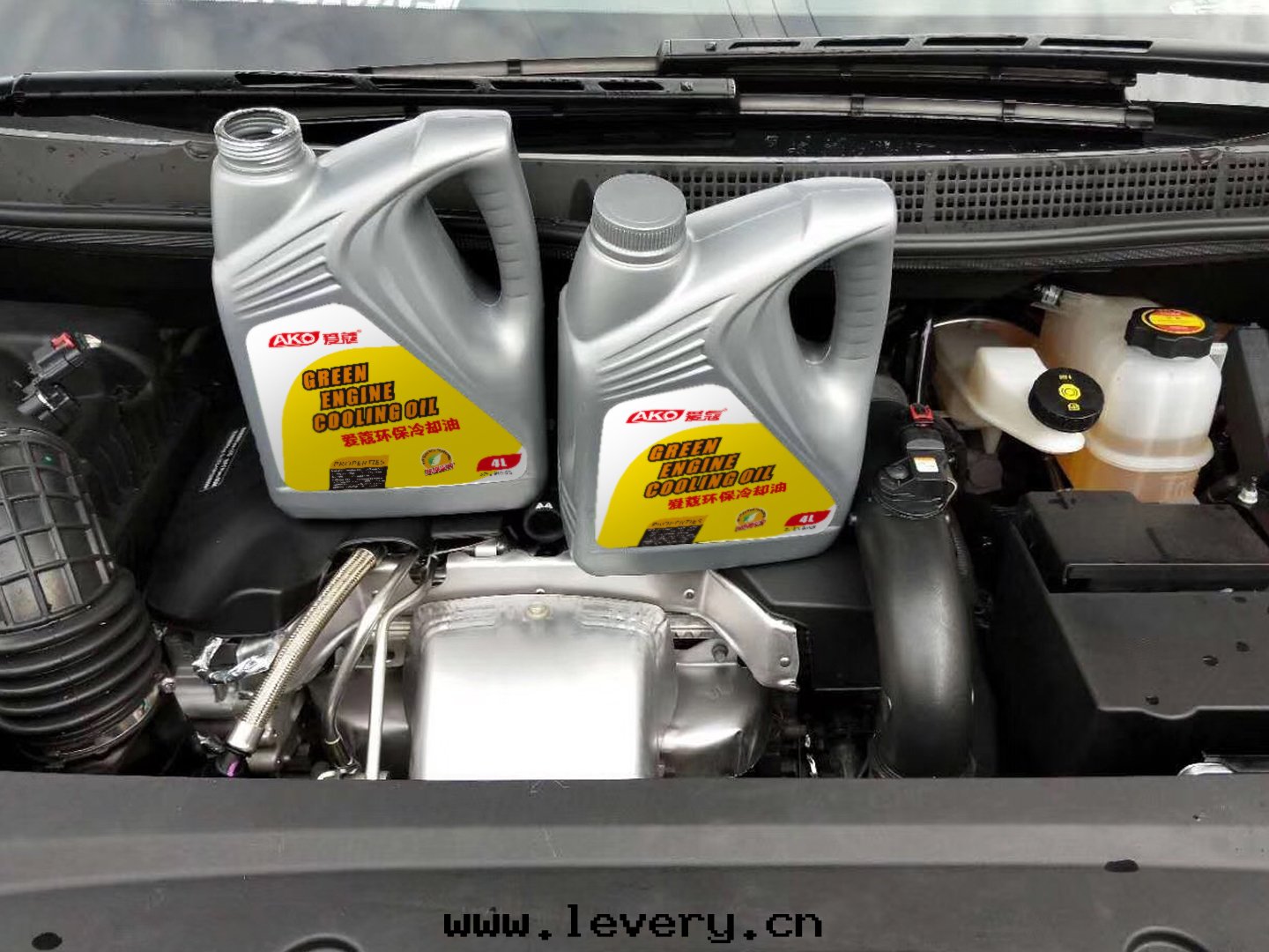 爱(ài)蔻無水(shuǐ)冷(lěng)卻液，幫你的(de)爱(ài)車抵禦嚴寒