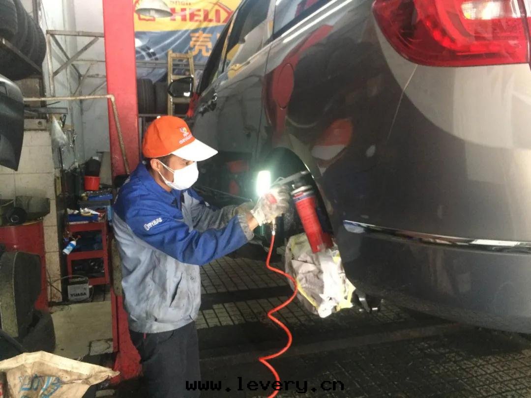 底盤裝(zhuāng)甲施工