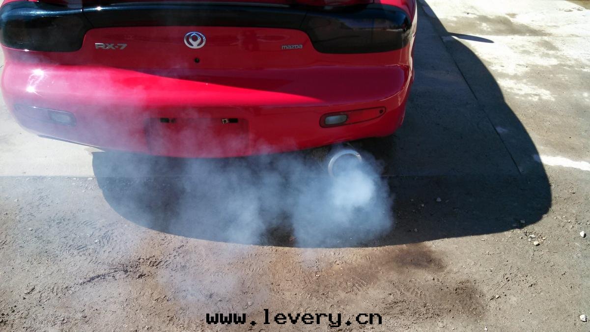 冒白(bái)煙尾(wěi)气(qì)