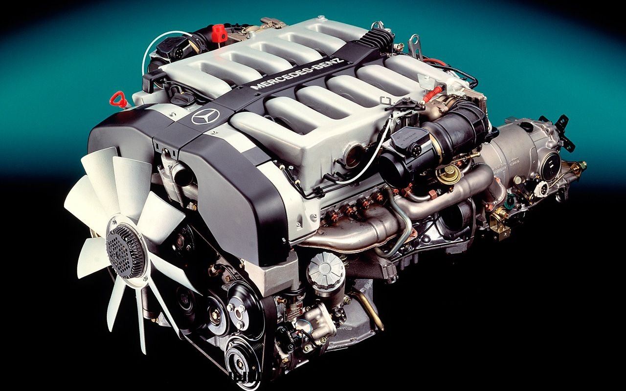 側面(miàn)为(wèi)散(sàn)热(rè)風(fēng)扇(shàn)