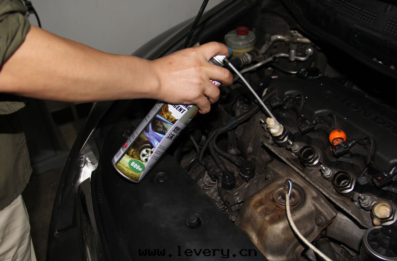 清(qīng)洗燃烧室(shì)積碳，還(huán)原发動(dòng)機(jī)動(dòng)力