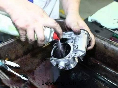 汽車內(nèi)部(bù)積碳如(rú)何處(chù)置?