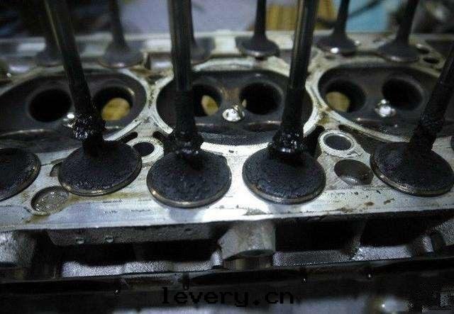 汽車用(yòng)品廠(chǎng)家(jiā)可(kě)以(yǐ)提(tí)供哪些(xiē)方(fāng)面(miàn)的(de)服(fú)務(wù)