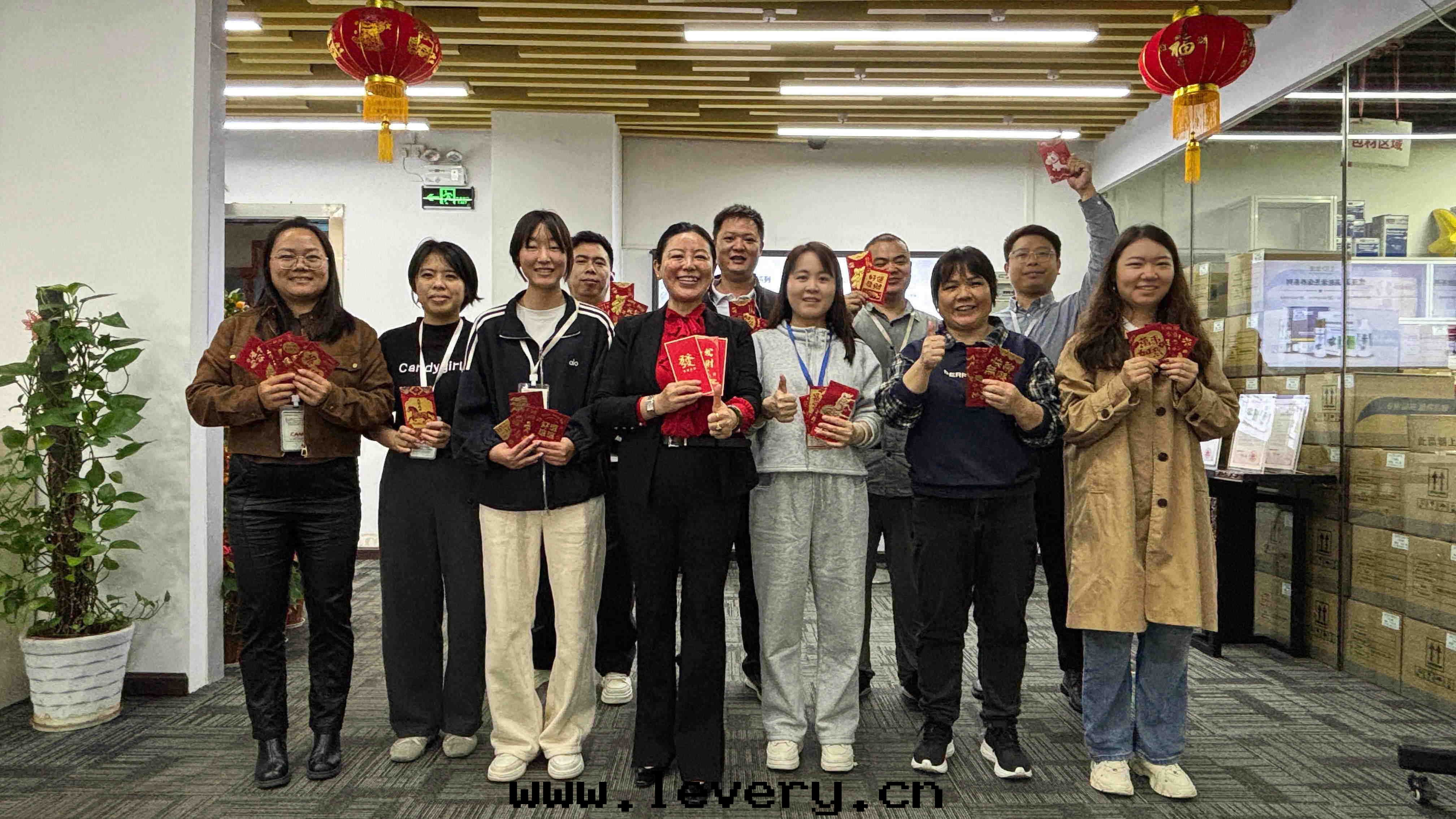 乘勢而(ér)上(shàng)啟新(xīn)程，凝心(xīn)聚力譜新(xīn)篇(piān)